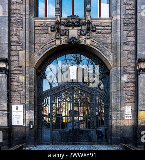 Historische Architektur, Rathaus Charlottenburg, Eingang Alt-Lietzow, Berlin, Deutschland Stockfoto