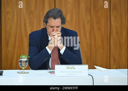 Brasília, DF - 26.03.2024: LULA PROGRAMA DEBÊNTURES DE INFRAESTRUTURA - Foto, Finanzminister Fernando Haddad. An diesem Dienstag (26) nimmt Präsident Luiz Inácio Lula da Silva an einer Zeremonie im Palácio do Planalto Teil, in der es um die Unterzeichnung von Rechtsakten im Zusammenhang mit dem MOVER-Programm und Infrastrukturschuldverschreibungen geht. (Foto: Ton Molina/Fotoarena) Stockfoto