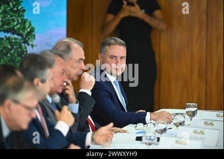 Brasília, DF - 26.03.2024: LULA PROGRAMA DEBÊNTURES DE INFRAESTRUTURA - Foto, Minister Renan Filho. An diesem Dienstag (26) nimmt Präsident Luiz Inácio Lula da Silva an einer Zeremonie im Palácio do Planalto Teil, in der es um die Unterzeichnung von Rechtsakten im Zusammenhang mit dem MOVER-Programm und Infrastrukturschuldverschreibungen geht. (Foto: Ton Molina/Fotoarena) Stockfoto