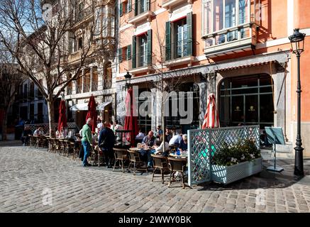 Terrassen des Restaurants an der Plaza de la Corte, Placa de Cort, Altstadt, Palma de Mallorca, Balearen, Spanien Stockfoto