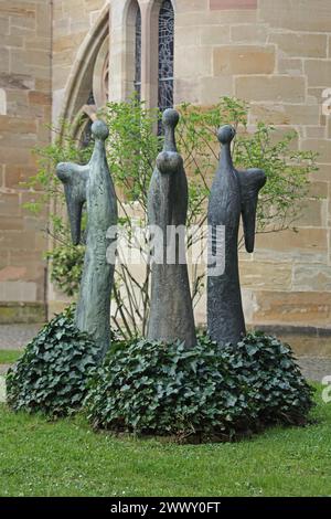 Skulptur drei Engel von Ernst Steinacker 1993, Moderne Kunst, Bronze, Innenhof, Kreuzgang, zum UNESCO-Weltkulturerbe gehörender Petersdom, Trier Stockfoto