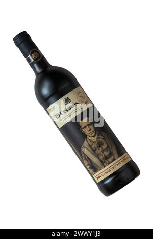 Flasche von 19 Verbrechen Cabernet Sauvignon Rotwein 2021 isoliert auf weißem Hintergrund - Produkt von Australien, Australien Stockfoto