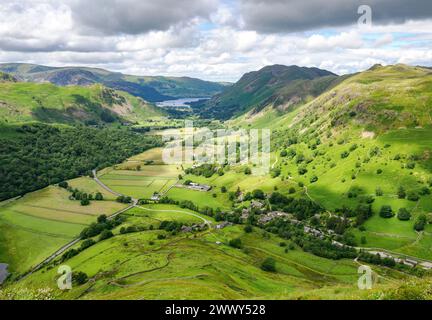 Blick auf Ullswater von den steilen Hängen von Hartsop Dodd im Cumbrian Lake District UK Stockfoto