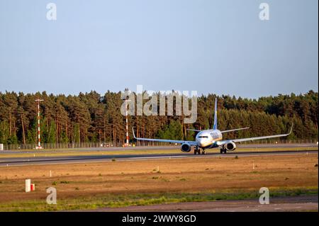 Riga, Lettland, 27. Mai 2023: Ryanair Boeing 737-8AS (SP-RKF) landet auf dem Flughafen Riga/RIX Stockfoto