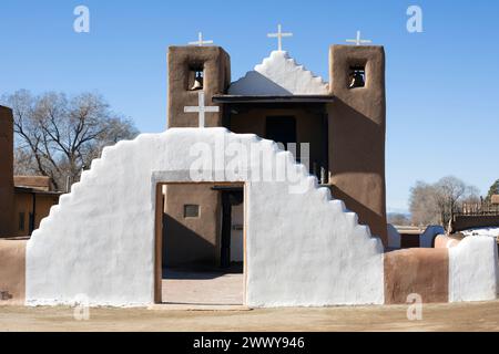 NM00682-00....NEW MEXICO - St. Jerome Kirche in Taos Pueblo Stammesland. Stockfoto