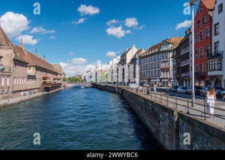 Le Petite France, das malerischste Viertel der Altstadt von Straßburg. Häuser entlang des Ill River Kanals. Stockfoto