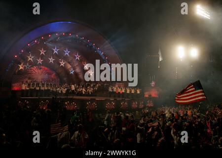 Fans der Boston Pops füllen den Rasen vor der Hatch Shell beim Boston Pops Fireworks Spectacular am Independence Day, 4. Juli 2009 in Boston Stockfoto