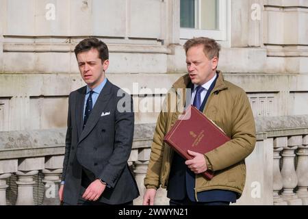 London, UK, 26. März 2024. Der Verteidigungsminister Grant Shapps wird vor der wöchentlichen Kabinettssitzung vor der Osterpause in Wahitehall gesehen. Quelle: Eleventh Photography/Alamy Live News Stockfoto