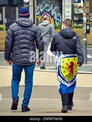 Glasgow, Schottland, Großbritannien. 26. März 2024: Wetter in Großbritannien: Sonniges Frühlingswetter in der Stadt sah Einheimische und Touristen auf den Straßen des Stadtzentrums. Credit Gerard Ferry/Alamy Live News Stockfoto