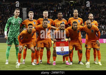 FRANKFURT - (oberste Reihe l-r) holländischer Torhüter Bart Verbruggen, Jerdy Schouten aus Holland, Matthijs de Ligt aus Holland, Denzel Dumfries aus Holland, Virgil van Dijk aus Holland, Daley Blind aus Holland (unterste Reihe) Tijjani Reijnders aus Holland, Joey Veerman aus Holland, Memphis Depay aus Holland, Nathan Ake aus Holland, Donyell Malen aus Holland während des Freundschaftsspiels zwischen Deutschland und den Niederlanden im Deutsche Bank Park Stadion am 26. März 2024 in Frankfurt. ANP MAURICE VAN STEEN Stockfoto