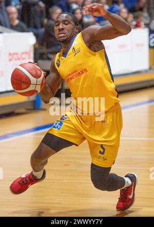 Vevey, Schweiz. Juni 2024. Kyle Silva Oliveira (Top Scorer) von Vevey Riviera Basket #2 ist in der Play-off Swiss Basket League 2024 in Aktion. Viertelfinale der Play-off Swiss Basket League 2024 und das für die Meisterschaft der Swiss Basket League 2023–2024 zählt. (Foto: Eric Dubost/SIPA USA) Credit: SIPA USA/Alamy Live News Stockfoto