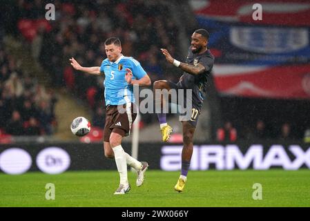 Der belgische Jan Vertonghen und der englische Ivan Toney kämpfen während des internationalen Freundschaftsspiels im Wembley Stadium in London um den Ball. Bilddatum: Dienstag, 26. März 2024. Stockfoto