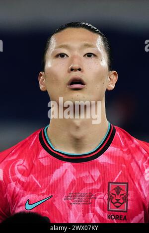 Bangkok, Thailand. März 2024. Cho GUE-sung von Südkorea steht für die Nationalhymne vor dem Spiel der Gruppe C der FIFA-Weltmeisterschaft 2026 zwischen Thailand und Südkorea im Rajamangala-Nationalstadion in Bangkok. Endpunktzahl; Thailand 0: 3 Südkorea. (Foto: Peerapon Boonyakiat/SOPA Images/SIPA USA) Credit: SIPA USA/Alamy Live News Stockfoto