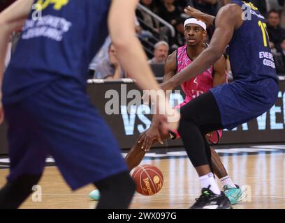 Bonn, Deutschland. März 2024. Glynn Watson (Bonn), Telekom Baskets Bonn vs EWE Baskets Oldenburg, easyCredit BBL, 24. Spieltag, Bonn, 26.03.2024. Quelle: Jürgen Schwarz/Alamy Live News Stockfoto