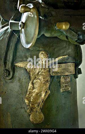 Bildnis der Vickers-Terni von La Spezia auf dem 75A Geschützwagen in Fort Coldarco. Enego, Venetien, Italien. Stockfoto