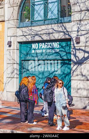 Gruppe junger Frauen im Bezirk Gastown in Vancouver Kanada Stockfoto