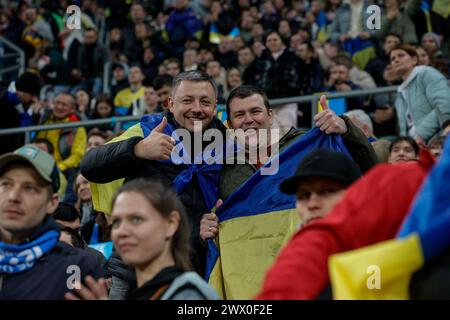 Breslau, Breslau, Polen. März 2024. Ein Qualifikationsspiel der Euro 2024 zwischen der Ukraine und Island fand in Breslau in der Tarczynski Arena statt. In Bild: Ukraine Fans (Foto: © Krzysztof Zatycki/ZUMA Press Wire) NUR REDAKTIONELLE VERWENDUNG! Nicht für kommerzielle ZWECKE! Stockfoto