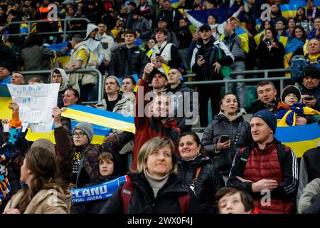 Breslau, Breslau, Polen. März 2024. Ein Qualifikationsspiel der Euro 2024 zwischen der Ukraine und Island fand in Breslau in der Tarczynski Arena statt. In Bild: Ukraine Fans (Foto: © Krzysztof Zatycki/ZUMA Press Wire) NUR REDAKTIONELLE VERWENDUNG! Nicht für kommerzielle ZWECKE! Stockfoto