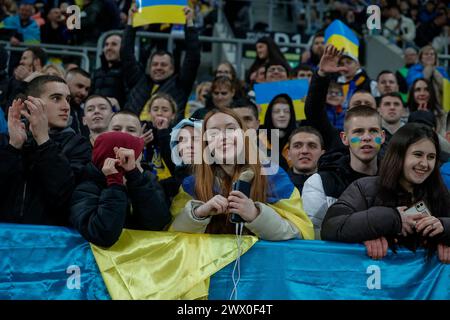 Breslau, Breslau, Polen. März 2024. Ein Qualifikationsspiel der Euro 2024 zwischen der Ukraine und Island fand in Breslau in der Tarczynski Arena statt. In Bild: Ukraine Fans (Foto: © Krzysztof Zatycki/ZUMA Press Wire) NUR REDAKTIONELLE VERWENDUNG! Nicht für kommerzielle ZWECKE! Stockfoto