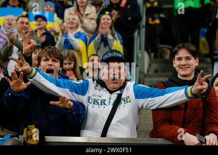 Breslau, Breslau, Polen. März 2024. Ein Qualifikationsspiel der Euro 2024 zwischen der Ukraine und Island fand in Breslau in der Tarczynski Arena statt. In Bild: Ukraine Fans (Foto: © Krzysztof Zatycki/ZUMA Press Wire) NUR REDAKTIONELLE VERWENDUNG! Nicht für kommerzielle ZWECKE! Stockfoto