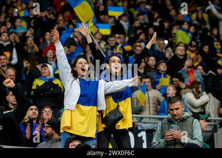 Breslau, Breslau, Polen. März 2024. Ein Qualifikationsspiel der Euro 2024 zwischen der Ukraine und Island fand in Breslau in der Tarczynski Arena statt. In Bild: Ukraine Fans (Foto: © Krzysztof Zatycki/ZUMA Press Wire) NUR REDAKTIONELLE VERWENDUNG! Nicht für kommerzielle ZWECKE! Stockfoto