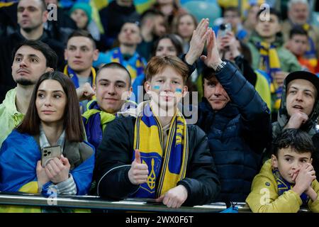 Breslau, Breslau, Polen. März 2024. Ein Qualifikationsspiel der Euro 2024 zwischen der Ukraine und Island fand in Breslau in der Tarczynski Arena statt. In Bild: Ukraine Fans (Foto: © Krzysztof Zatycki/ZUMA Press Wire) NUR REDAKTIONELLE VERWENDUNG! Nicht für kommerzielle ZWECKE! Stockfoto