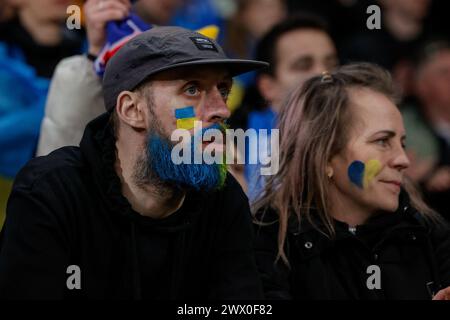 Breslau, Breslau, Polen. März 2024. Ein Qualifikationsspiel der Euro 2024 zwischen der Ukraine und Island fand in Breslau in der Tarczynski Arena statt. In Bild: Ukraine Fans (Foto: © Krzysztof Zatycki/ZUMA Press Wire) NUR REDAKTIONELLE VERWENDUNG! Nicht für kommerzielle ZWECKE! Stockfoto