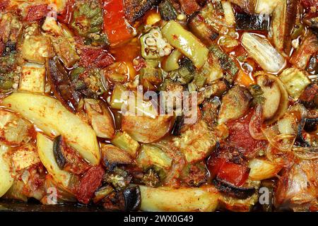 Giouvetsi – Eintopf mit griechischem Rindfleisch und Orzo. Balkanische Küche. Stockfoto