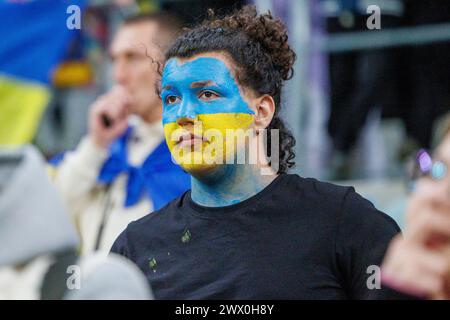 Breslau, Breslau, Polen. März 2024. Ein Qualifikationsspiel der Euro 2024 zwischen der Ukraine und Island fand in Breslau in der Tarczynski Arena statt. In Bild: Ukraine Fans (Foto: © Krzysztof Zatycki/ZUMA Press Wire) NUR REDAKTIONELLE VERWENDUNG! Nicht für kommerzielle ZWECKE! Stockfoto