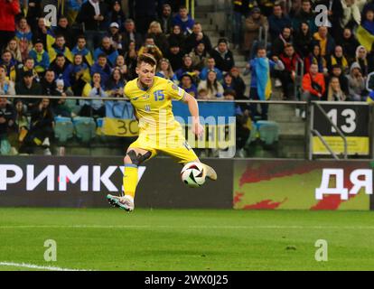 Wroclaw, Polen - 26. März 2024: Der ukrainische Viktor Tsygankov kontrolliert einen Ball während des Play-off-Spiels zur UEFA EURO 2024 Ukraine gegen Island in der Tarczynski Arena in Wroclaw, Polen. Die Ukraine gewann 2-1 Stockfoto