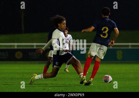 St Georges Park, Großbritannien. März 2024. Baylee Dipepa (14) für England während der Qualifikation zur UEFA-Europameisterschaft zwischen England U17 und Frankreich U17 im St Georges Park, Burton, Staffordshire, am Samstag, den 26. März 2024 | Foto: Jayde Chamberlain/SPP. Jayde Chamberlain/SPP (Jayde Chamberlain/SPP) Credit: SPP Sport Press Photo. /Alamy Live News Stockfoto