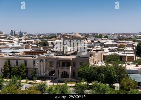 27. JUNI 2023, BUCHARA, USBEKISTAN: Blick auf Buchara von der Archen-Festung Stockfoto