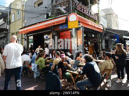 Bier Basar auf dem Carmel-markt in Tel Aviv. Stockfoto