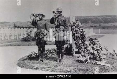 Belleau Wood - Gedenktag; zwei Soldaten blasen Bugles ca. 1921 Stockfoto