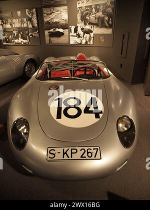 Historisches Collier Museum in Neapel, Florida. Diese Kollektion enthält europäische und frühe amerikanische Automobile. Es gibt auch die REVS-Bibliothek. Stockfoto