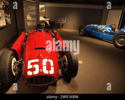 Historisches Collier Museum in Neapel, Florida. Diese Kollektion enthält europäische und frühe amerikanische Automobile. Es gibt auch die REVS-Bibliothek. Stockfoto