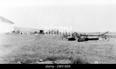 Alte Maschinen und Schutt wurden in den Missouri River geworfen. 1931 Stockfoto