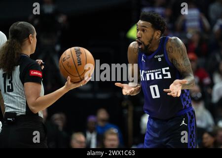 Sacramento, CA, USA. März 2024. Der Wachmann der Sacramento Kings Malik Monk (0) reagiert nach einem Foul während eines Spiels im Golden 1 Center am Dienstag, den 26. März 2024 in Sacramento. (Kreditbild: © Paul Kitagaki Jr./ZUMA Press Wire) NUR REDAKTIONELLE VERWENDUNG! Nicht für kommerzielle ZWECKE! Stockfoto