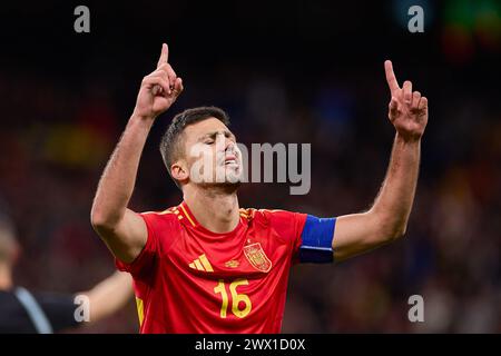 Madrid, Spanien. März 2024. Rodrigo Hernandez Cascante, bekannt als Rodri von Spanien, feiert ein Tor während des internationalen Freundschaftsspiels zwischen Spanien und Brasilien im Santiago Bernabeu Stadion. Ergebnis: Spanien 3:3 Brasilien Credit: SOPA Images Limited/Alamy Live News Stockfoto