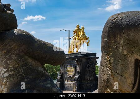 Goldener Reiter, Reiterstatue des sächsischen Kurfürsten und Königs von Polen, Augustus der Starke auf dem Neustädter Markt in Dresden, Sachsen. Stockfoto