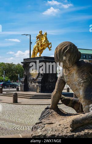 Goldener Reiter, Dresden, Sachsen, Deutschland Goldener Reiter, Reiterstandbild des sächsischen Kurfürsten und Königs von Polen, August der starke am Neustädter Markt in Dresden, Sachsen, Deutschland. Goldener Reiter, Reiterstatue des sächsischen Kurfürsten und Königs von Polen, Augustus der Starke auf dem Neustädter Markt in Dresden, Sachsen. Stockfoto