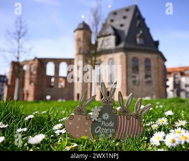 26.03.2024, xpsx, Lokal Hanau Frohe Ostern Impressionen v.l. Ostern Frohe Ostern Osterhasen Symbol Symbolbild wiese Gänseblumen Gänseblümchen OStereier Eier Osternest hintergrund Wallonisch-Niederländische Kirche, Hanau Hessen Deutschland DEU *** 26 03 2024, xpsx, Local Hanau Happy Easter Impressions V l Ostern Hase Hase Symbol Bild Wiese Gänseblümchen Oster Eier Osternest Hintergrund Wallonische Niederländische Kirche, Hanau Hessen Deutschland DEU Stockfoto