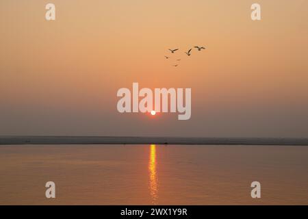 RAW-Bilder - wunderschöne Landschaft, wunderschöne Natur, Augenweide des Universums Stockfoto