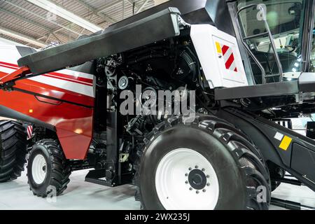 Service für Reparatur und Wartung landwirtschaftlicher Maschinen. Stockfoto