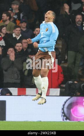 Youri Tielemans (Aston Villa) aus Belgien feiert sein Tor während des internationalen Freundschaftsspiels zwischen England und Belgien im Wembley-Stadion. Stockfoto