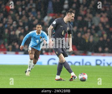 Lewis Dunk (Brighton & Hove Albion) aus England in Aktion während des internationalen Fußballspiels zwischen England und Belgien im Wembley Stadion, Lon Stockfoto