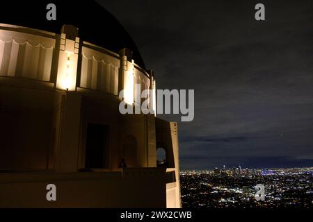 Griffith Observatory im Griffith Park, Los Angeles, Kalifornien, USA. Mit über 4.000 Hektar ist der Park einer der größten städtischen Parks der Welt. Stockfoto