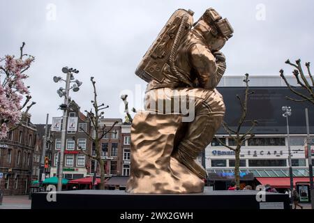 Bronzestatue Der Thinker Von Joseph Klibansky In Amsterdam, Niederlande 21-3-2024 Stockfoto