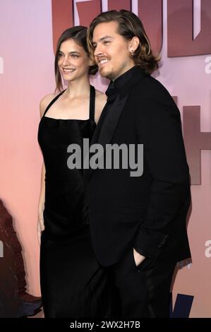 Barbara Palvin mit Ehemann Dylan Sprouse bei der Weltpremiere des Kinofilms 'Godzilla x Kong: The New Empire / Godzilla x Kong: Das neue Imperium' im TCL Chinese Theatre. Los Angeles, 25.03.2024 Stockfoto