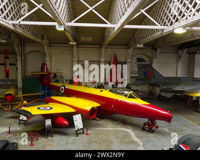 Gloster Meteor Mk D16 WK800 mit RAF-Insignien im Old Sarum Airfield Museum in Old Sarum, Salisbury, Wiltshire, England Stockfoto